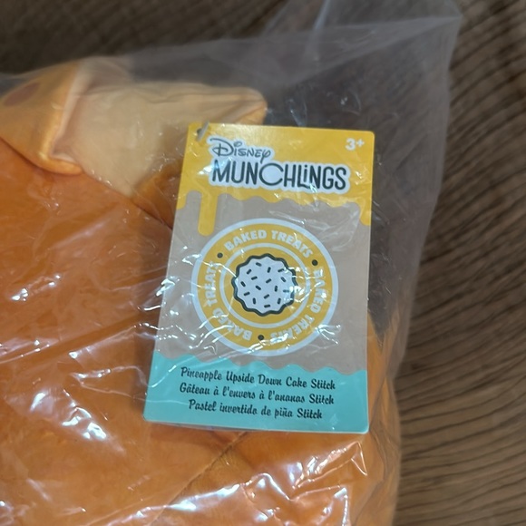 Stitch Pineapple Upside-Down Cake Disney Munchlings Scented Plush 18'' (NWT) - Picture 4 of 5